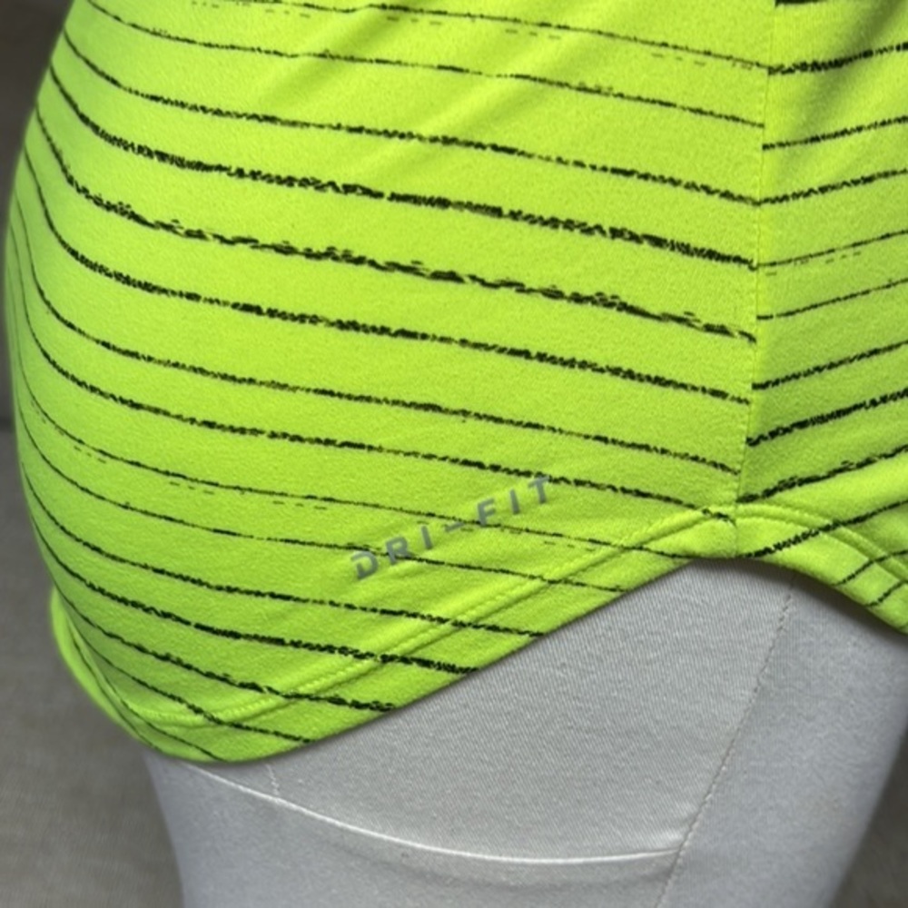 Nike‎ - Picture 5 of 9